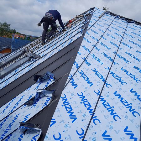 Haus mit Stehfalzdach