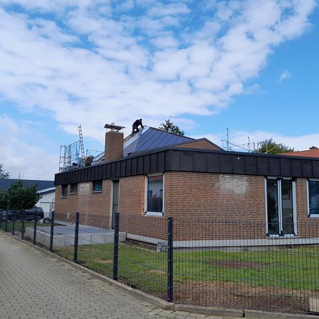 Haus mit Stehfalzdach