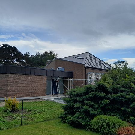 Haus mit Stehfalzdach